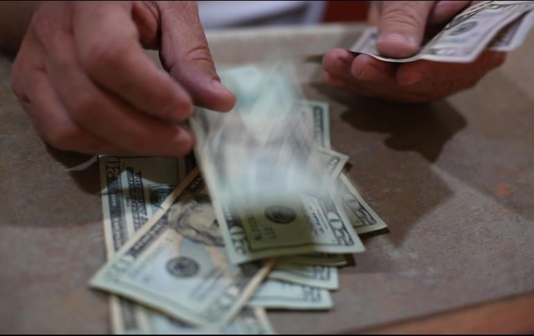 Bancos compraron la moneda en un precio mínimo de 17.80 pesos. EL INFORMADOR/ARCHIVO