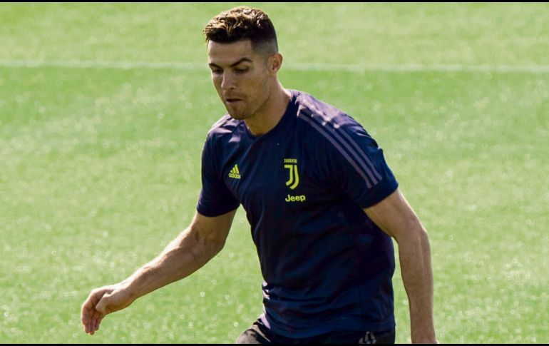 Cristiano Ronaldo está recuperado y será titular hoy con la Juventus. AFP