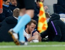 Después del triunfo de los Spurs el martes, Kane envió un mensaje a sus compañeros; dijo estar ''disgustado'' por haber salido lastimado, pero los felicitó por la victoria. AFP / I. Kington
