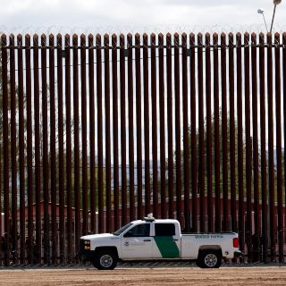 El Ejército de EU otorga contratos para cercas en la frontera