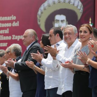 Dialoga López Obrador con estudiantes de Chapingo
