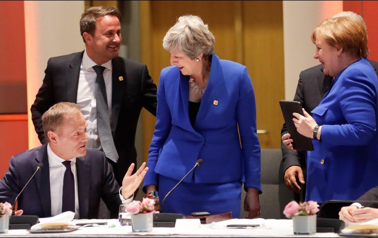 Theresa May se reúne con líderes europeos para discutir sobre el Brexit, en Bruselas. EFE/O. Hoslet