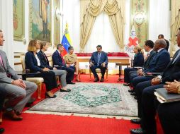 El mandatario venezolano publicó: Ratificamos nuestra disposición de establecer mecanismos de cooperación para la asistencia y apoyo internacional, en pleno respeto del ordenamiento jurídico venezolano.TWITTER / @NicolasMaduro
