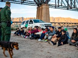 Además de los militares, el Departamento de Salud ha encargado al Pentágono que procure instalaciones militares para albergar a cinco mil  niños migrantes no acompañados. AFP/P. Ratje