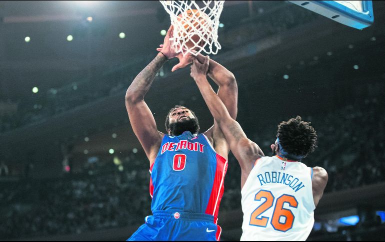 El jugadore de los Pistons, Andre Drummond (#0), aportó 20 puntos para la victoria de su equipo ayer ante Nueva York. AP