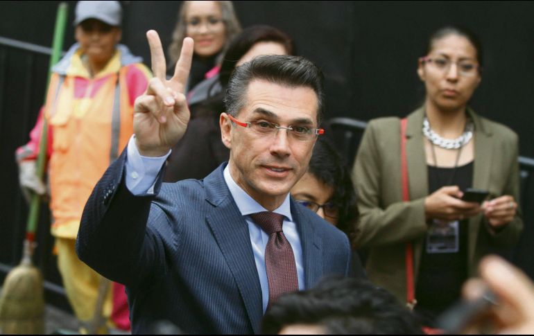 El presidente de la Comisión de Cultura de la Cámara de Diputados cometió otro desliz, al confundir a los bailarines Isaac Hernández y Elisa Carrillo. NOTIMEX