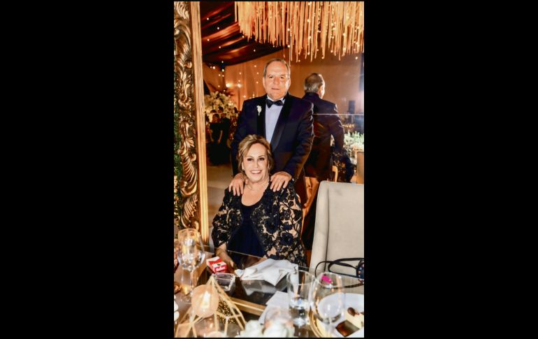 Arturo y Patricia, papás de la novia