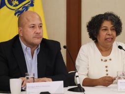 El gobernador, Enrique Alfaro, y la titular de la Conavim, Candelaria Ochoa, durante el arranque de la operación del Mecanismo de Adelanto para la Mujer. ESPECIAL/EnriqueAlfaroR