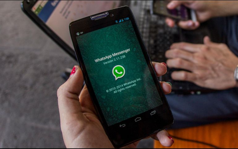 De acuerdo con WhatsApp, si el usuario desea que las personas no sepan de la actividad de la aplicación, cuenta con las opciones de desactivar la última conexión. EL INFORMADOR / ARCHIVO