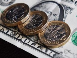 De acuerdo con Banco BASE, el tipo de cambio cotizará entre 18.80 y 19.00 pesos por dólar. EFE / ARCHIVO