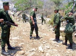 Alrededor de 40 militares permanecen retenidos; habitantes exigen ques e presenten autoridades para firmar acuerdos. EL INFORMADOR/ARCHIVO