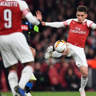 El Arsenal derrota al Napoli y se acerca a Semis de la Europa League