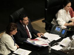 El presidente del Senado de la República, Martí Batres Guadarrama, y la senadora Guadalupe Munguía, durante la sesión que se realizó hoy en San Lázaro. NTX/A. Monroy