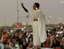 La “reina nubia” que está protagonizando las protestas contra el gobierno en Sudán