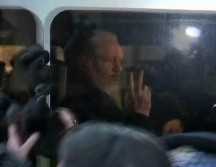 Assange estuvo refugiado en la embajada ecuatoriana en Londres desde 2012 dos años después de que WikiLeaks publicara información confidencial sobre le ejército de EU. AFP