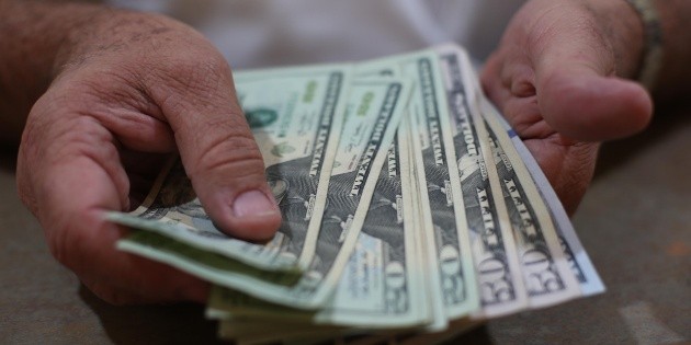 D&oacute;lar abre con p&eacute;rdida, se vende hasta en 19.12 pesos en bancos