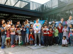 El alcalde Pablo Lemus inauguró ayer el centro comunitario en San Juan de Ocotán. EL INFORMADOR / G. Gallo