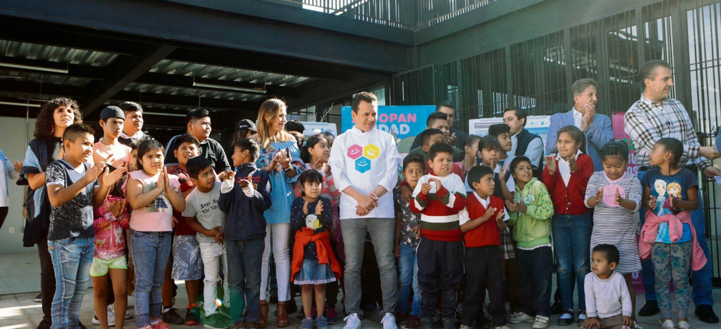 El alcalde Pablo Lemus inauguró ayer el centro comunitario en San Juan de Ocotán. EL INFORMADOR / G. Gallo