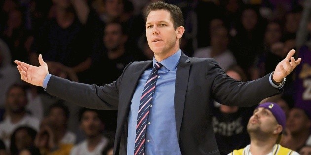 Luke Walton deja a los Lakers