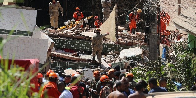 Suben a 22 los muertos por desplome de edificios en Brasil