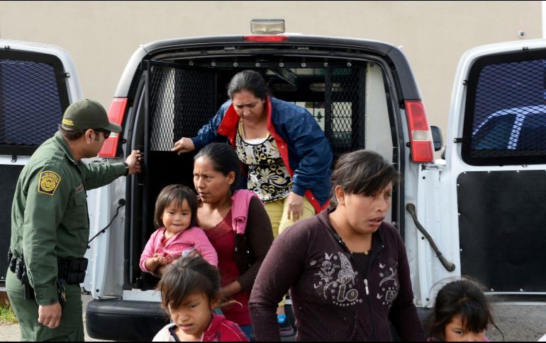 La Patrulla Fronteriza anunció el jueves que soltaría a los inmigrantes en el sur de Nuevo México y El Paso, Texas, debido a 