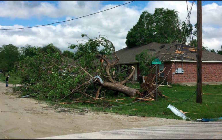 Indican que el tornado destruyó la mitad del lado sur de la localidad de Franklin. AP/L. McKenzie