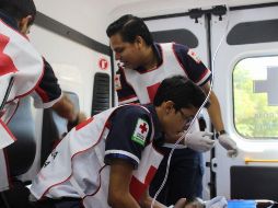 Paramédicos del cuerpo de Bomberos de Salamanca atenderán las contingencias que se presenten en lugar de Cruz Roja. TWITTER / @CruzRoja_MX