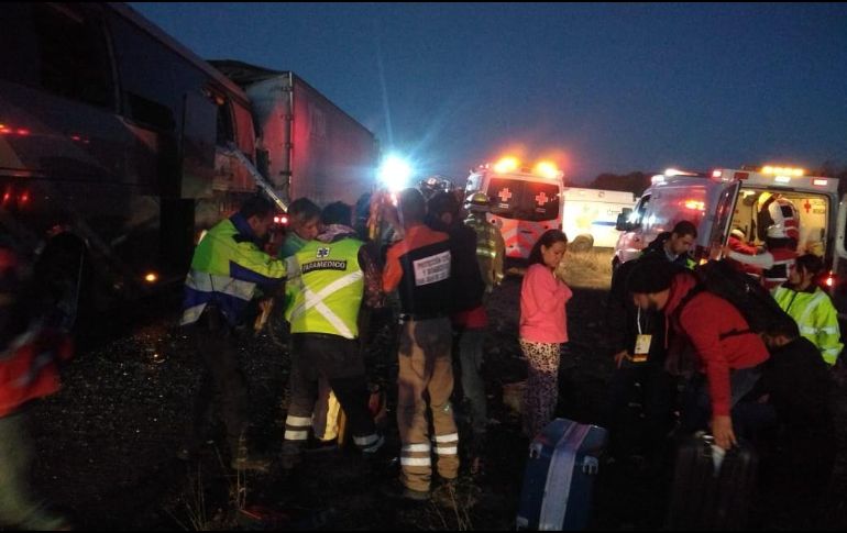 Otros 14 pasajeros resultaron lesionados por el choque. ESPECIAL / Protección Civil Jalisco