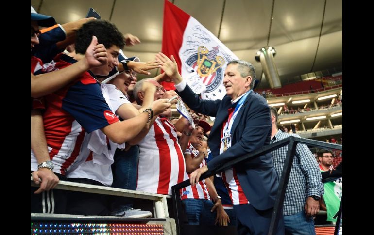 Festejando con la afición el campeonato del Clausura 2017. AFP/ARCHIVO