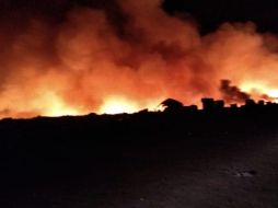 Un incendio se registra en el vertedero Los Laureles, en Tonalá. TWITTER@AireySaludAMG