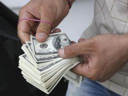 Para este lunes, Banco Base prevé que el tipo de cambio oscile entre 18.70 y 18.90 pesos por dólar. AP / ARCHIVO