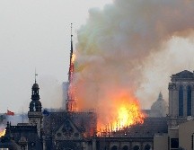 Este lunes un incendio arrasa a la catedral Notre Dame de París