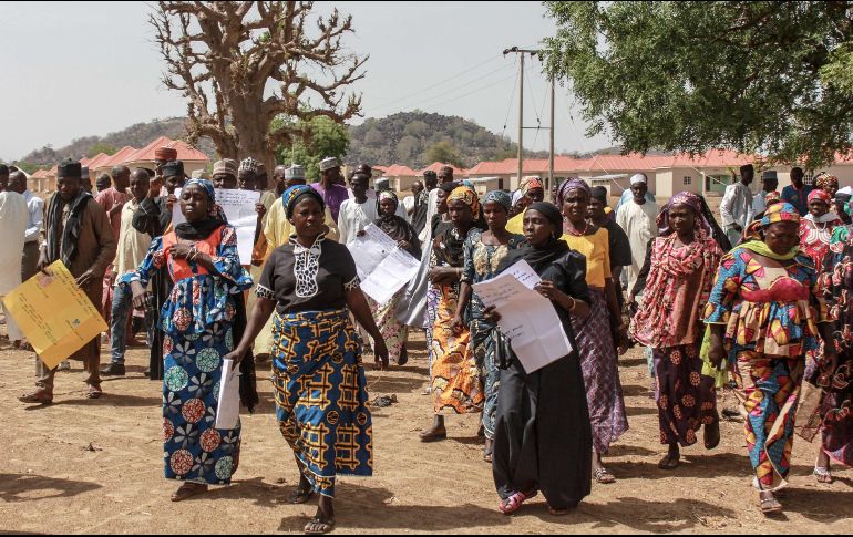 Unas horas antes, un centenar de habitantes de Chibok se reunió para recordar el aniversario del secuestro de 276 escolares. AFP/A. Marte