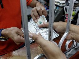 El billete verde se adquirió en un mínimo de 17.75 pesos. EL INFORMADOR/ARCHIVO