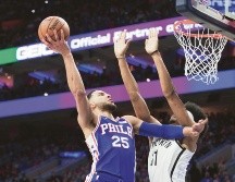 Ben Simmons (#25) consiguió triple-doble con 18 puntos, 10 rebotes y 12 asistencias. AP