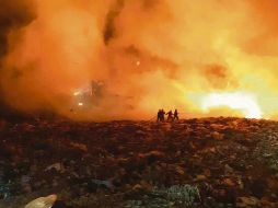 Protección Civil y Bomberos de Tonalá requiere de un día más para extinguir el fuego. ESPECIAL