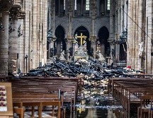 Aseguran que en estructuras como la de Notre Dame, es imposible para los bomberos atacar las llamas desde dentro y deben asumir una posición defensiva. EFE / C. Petit Tesson