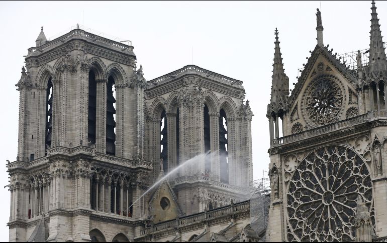 Los expertos estiman que la restauración de la catedral de Notre Dame se elevará a varios centenares de millones de euros. EFE / I. Langsdon