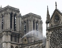 Los expertos estiman que la restauración de la catedral de Notre Dame se elevará a varios centenares de millones de euros. EFE / I. Langsdon