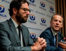 El director de la unidad chilena de cooperación internacional del fiscal nacional, Antonio Segovia y el fiscal de Besancon, Etienne Manteaux, ofrecen una conferencia de prensa sobre la desaparición en 2016 de la estudiante, en Santiago. AFP / M. Bernetti