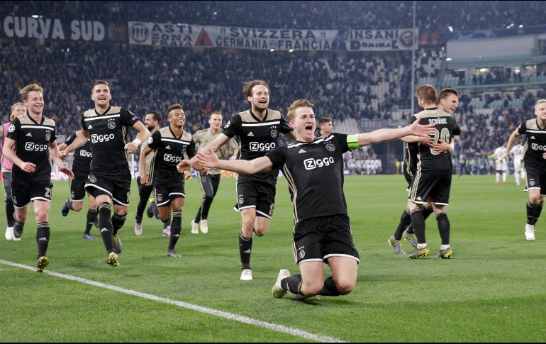 El Ajax se meten a semifinales de la Champions con goles de Donny Van de Beek (34) y Matthijs De Ligt (67). AP / L. Bruno