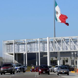 Denuncian problemas en cruces fronterizos para exportar mercancías