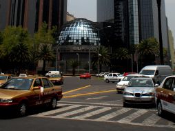 Las emisoras que contribuyeron al avance en la BMV fueron: IENOVA, Grupo México, Wal-Mart, Banco Santander México y América Móvil. NTX/ARCHIVO