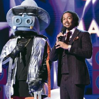 Televisa busca callar a “La Voz Azteca”