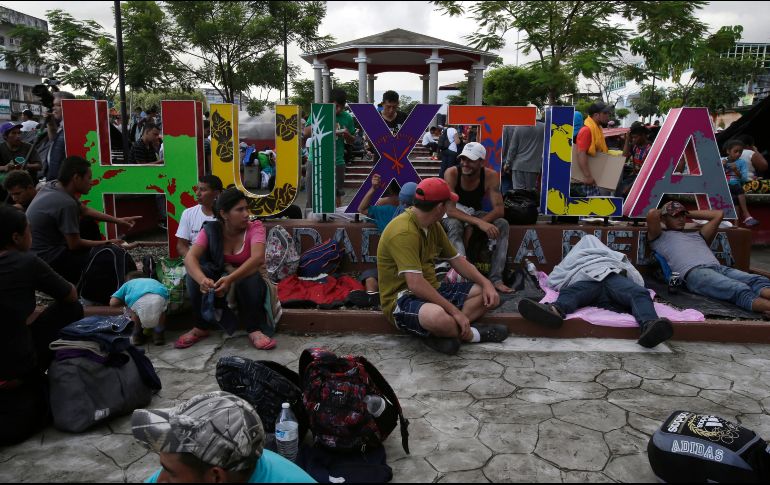 Entre antier y ayer, ingresaron a la cabecera de Huixtla tres grupos de centroamericanos, que suman cerca de cuatro mil personas. AP / ARCHIVO