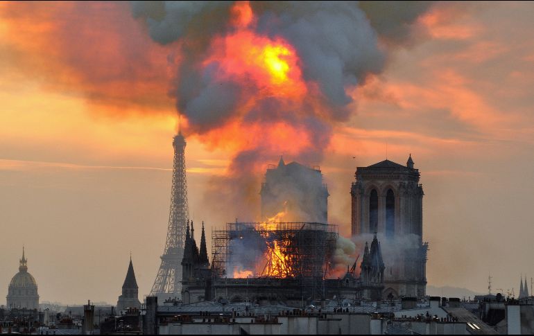 El primer ministro Édouard Philippe señala que una opción es ''dotar a Notre Dame de una nueva aguja adaptada a las técnicas y a los retos de nuestra época''. AP / T. Mallet