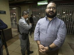 Cecil Duarte ha sido el único familiar que acude a visitar a su hermano Javier Duarte al Reclusorio Norte, donde permanece preso desde julio de 2017. AP / ARCHIVO