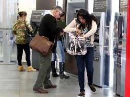 Además, a través de las aplicaciones de los bancos se pueden realizar transferencias bancarias y pagos de tarjetas de crédito. EL INFORMADOR/ ARCHIVO