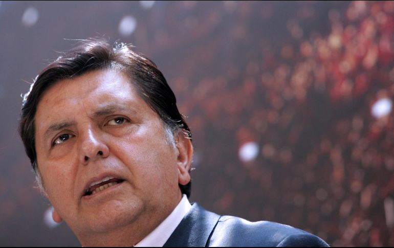Alan García Pérez, quien gobernó Perú de 1985 a 1990 y de 2006 a 2011, falleció este miércoles tras dispararse en la cabeza. AFP / ARCHIVO