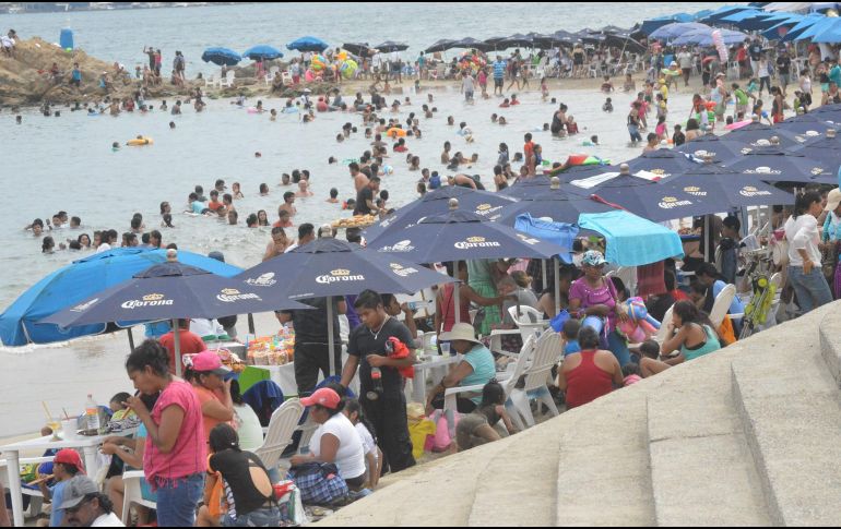 Se prevé que en las próximas horas arriben más viajeros a las playas de la entidad. NTX/ARCHIVO